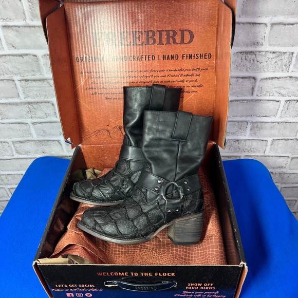 🎁🦅BNIB/NWT |•FREEBIRD BY STEVEN•| DARCY Black Fish Short Boots Size 7 - Picture 1 of 14